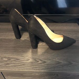 Lulus pointy toe pumps